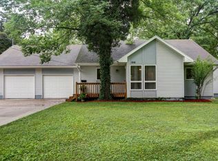 1918 S Lone Pine Ave, Springfield, MO 65804