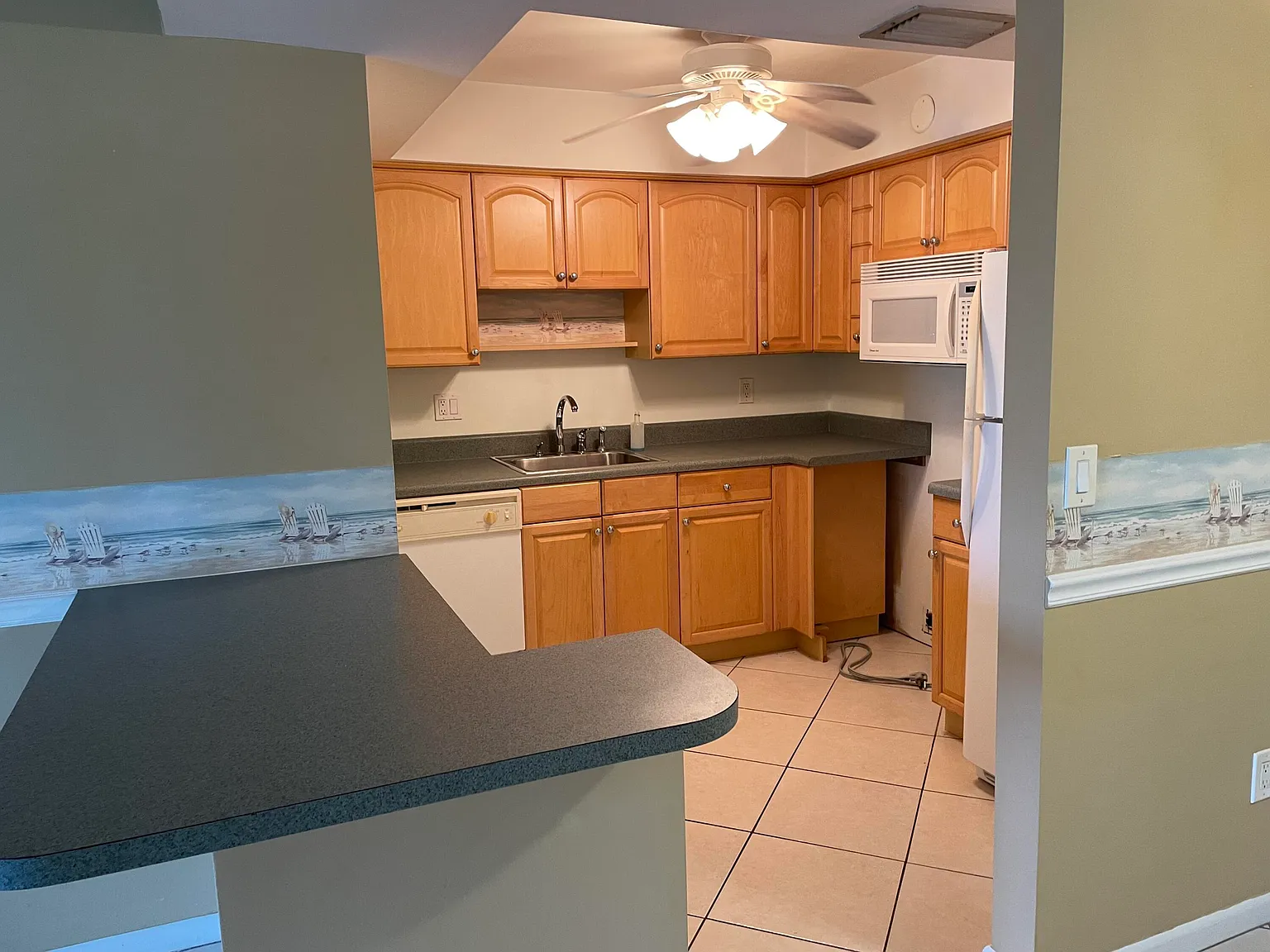 2 bed, 2.0 bath, 875 sqft, $1,800 — Photo 2
