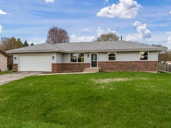 8932 Polaris Dr, Machesney Park, IL 61115