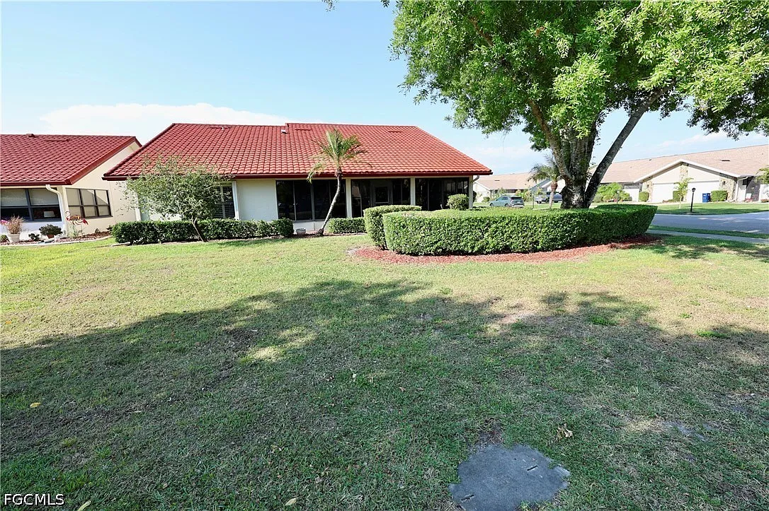 2 bed, 2.5 bath, 1690 sqft, $2,200 — Photo 2