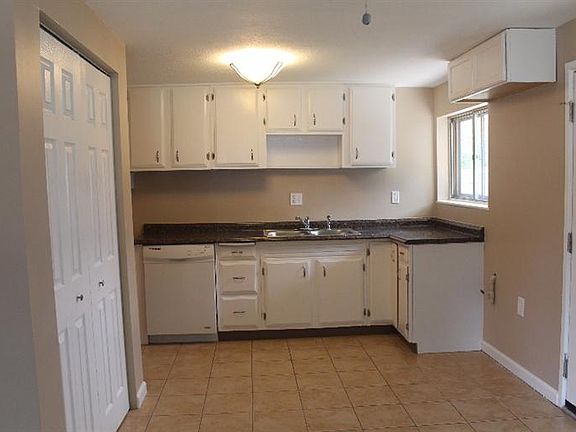 4th image of 3627 Waterbury Dr
