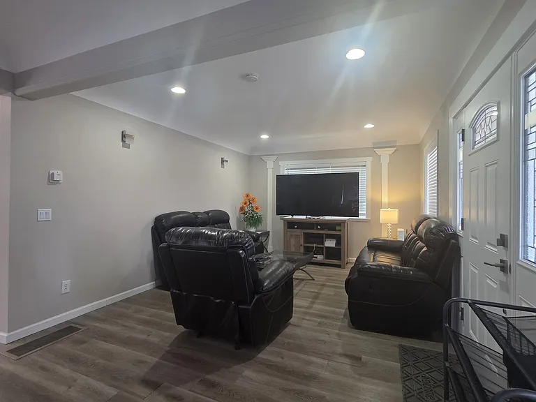 8135 SE Ogden St — Photo 2
