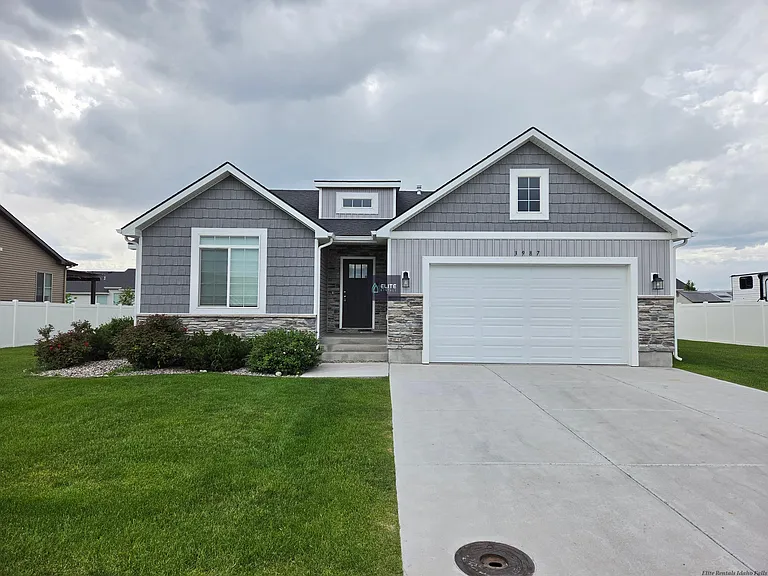 3987 N Livingston Ave — Photo 3