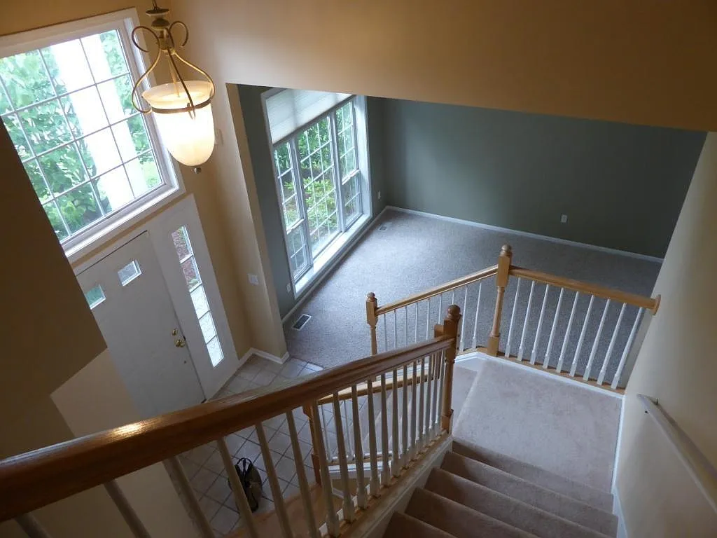 4 bed, 2.5 bath, 2400 sqft, $3,500 — Photo 4