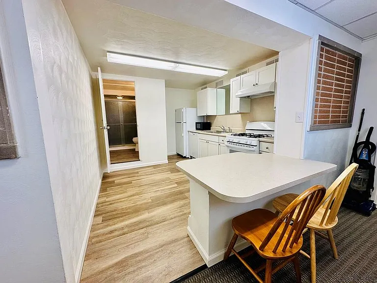 907 Old Scalp Ave #207 — Photo 2