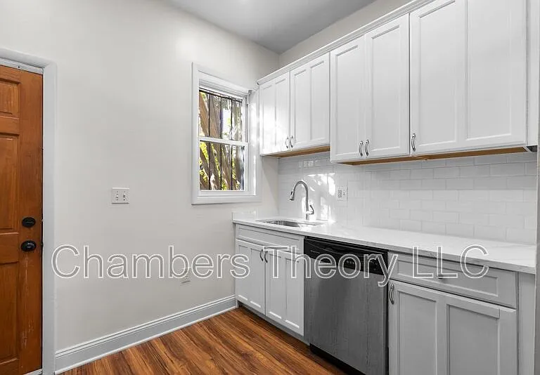 1309 Emerald St NE — Photo 12