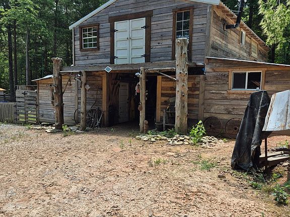 3rd image of 500 Cooper Hollow Rd