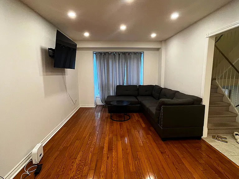 22 Pearson St #10 — Photo 1