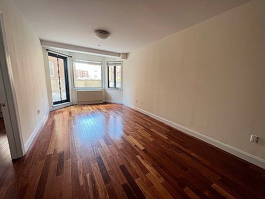 3rd image of 83-30 Kew Gardens Rd #2T