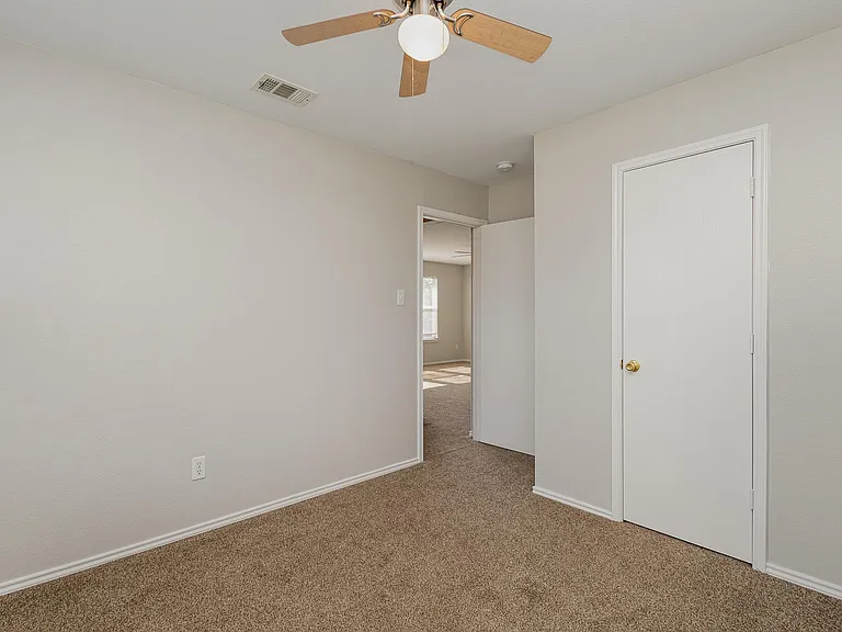 1121 Charlotte Dr — Photo 30