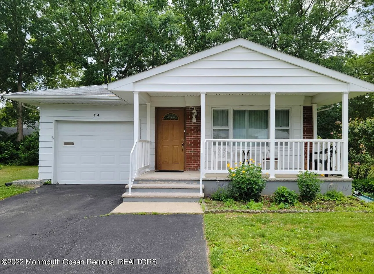 74 Larkspur Court photo 1