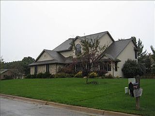 4th image of 1010 Deerfield St