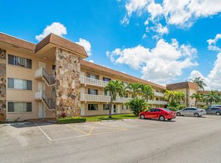 400 Village Green Cir APT 102, Palm Springs, FL 33461