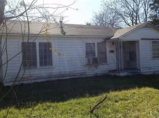 827 W 9th St, Bonham, TX 75418