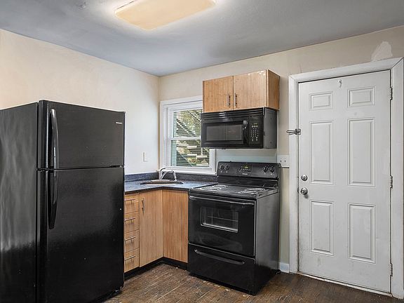 4th image of 1005 N 25th St APT 3