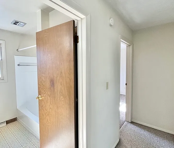 Oak Manor Dr — Photo 29