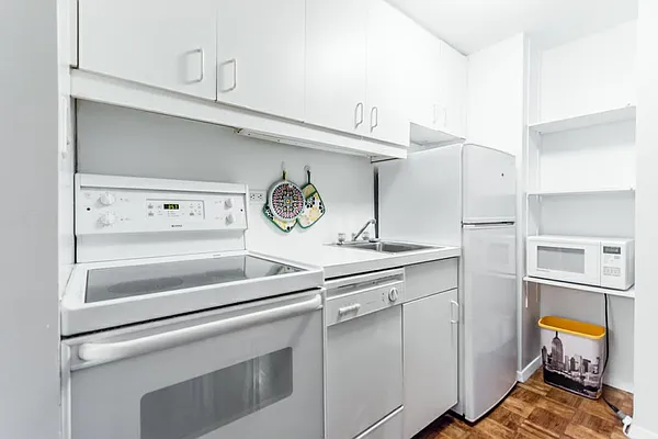 Rented by Bond New York | media 5