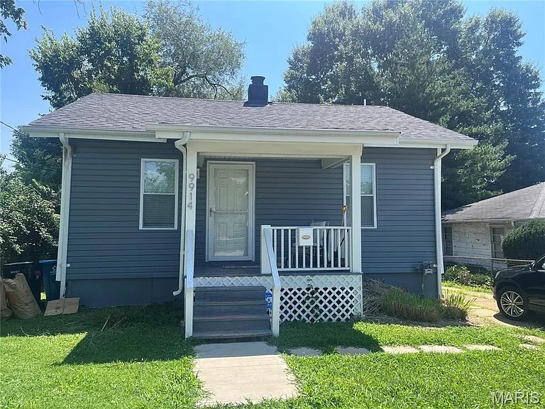 9914 Clyde Ave — Photo 1