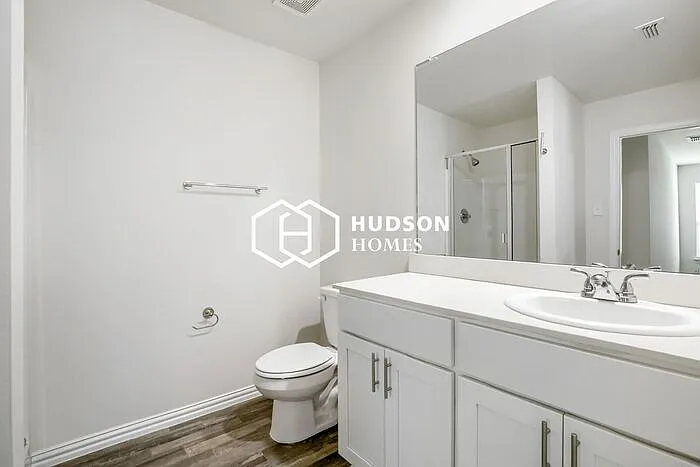 318 Bay Ct — Photo 10