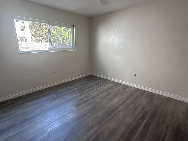 4160 Illinois St — Photo 12