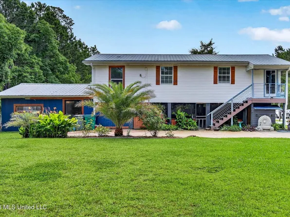 309 Beverly St, Bay Saint Louis, MS 39520