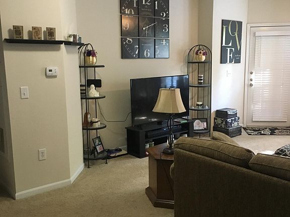 3rd image of 4399 Candlewick Cir