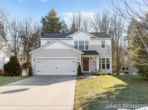 13240 Patchin Dr, Nunica, MI 49448