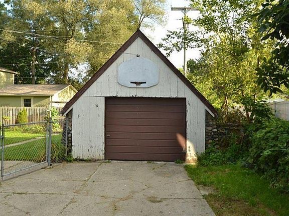 5th image of 161 Luella Ave