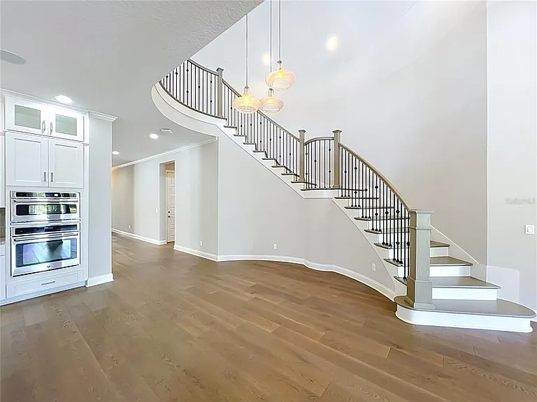 9646 Reymont St — Photo 35