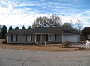 317 Spring Creek Dr, Boiling Springs, SC 29316