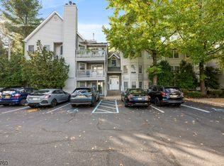 95 Quartz Ln, Paterson City, NJ 07501