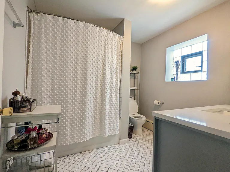 1458 W Belle Plaine Ave — Photo 21