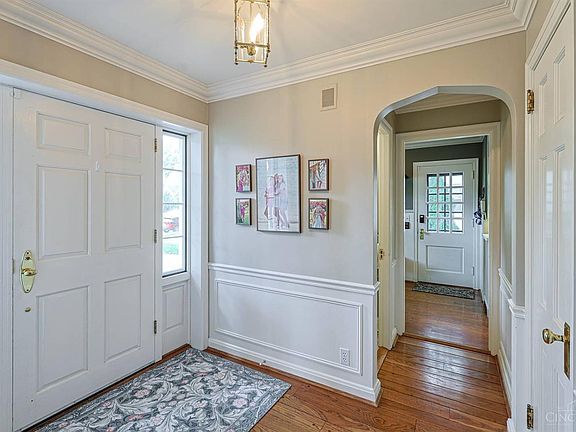 5th image of 34 Forest Ave