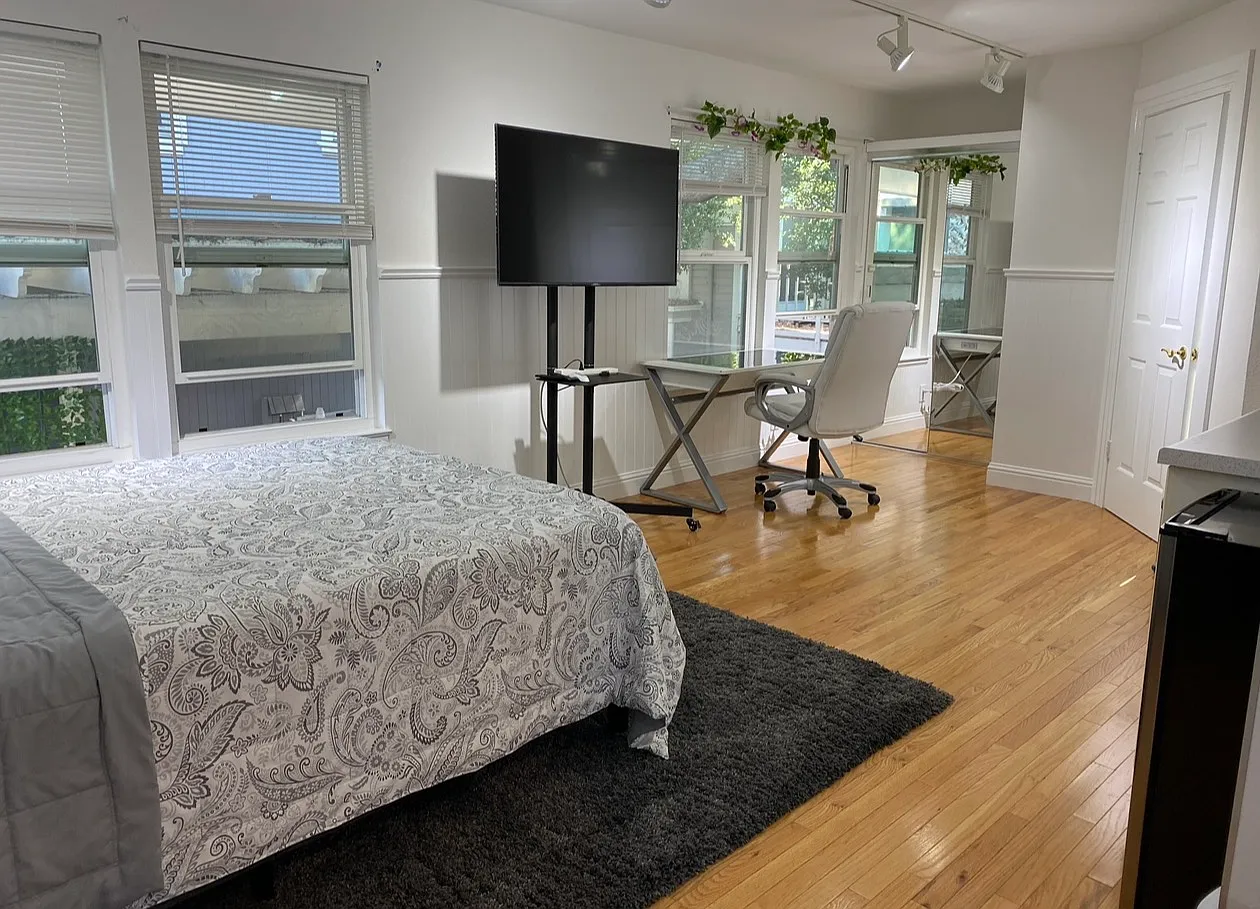 Studio, $2,820 — Photo 1