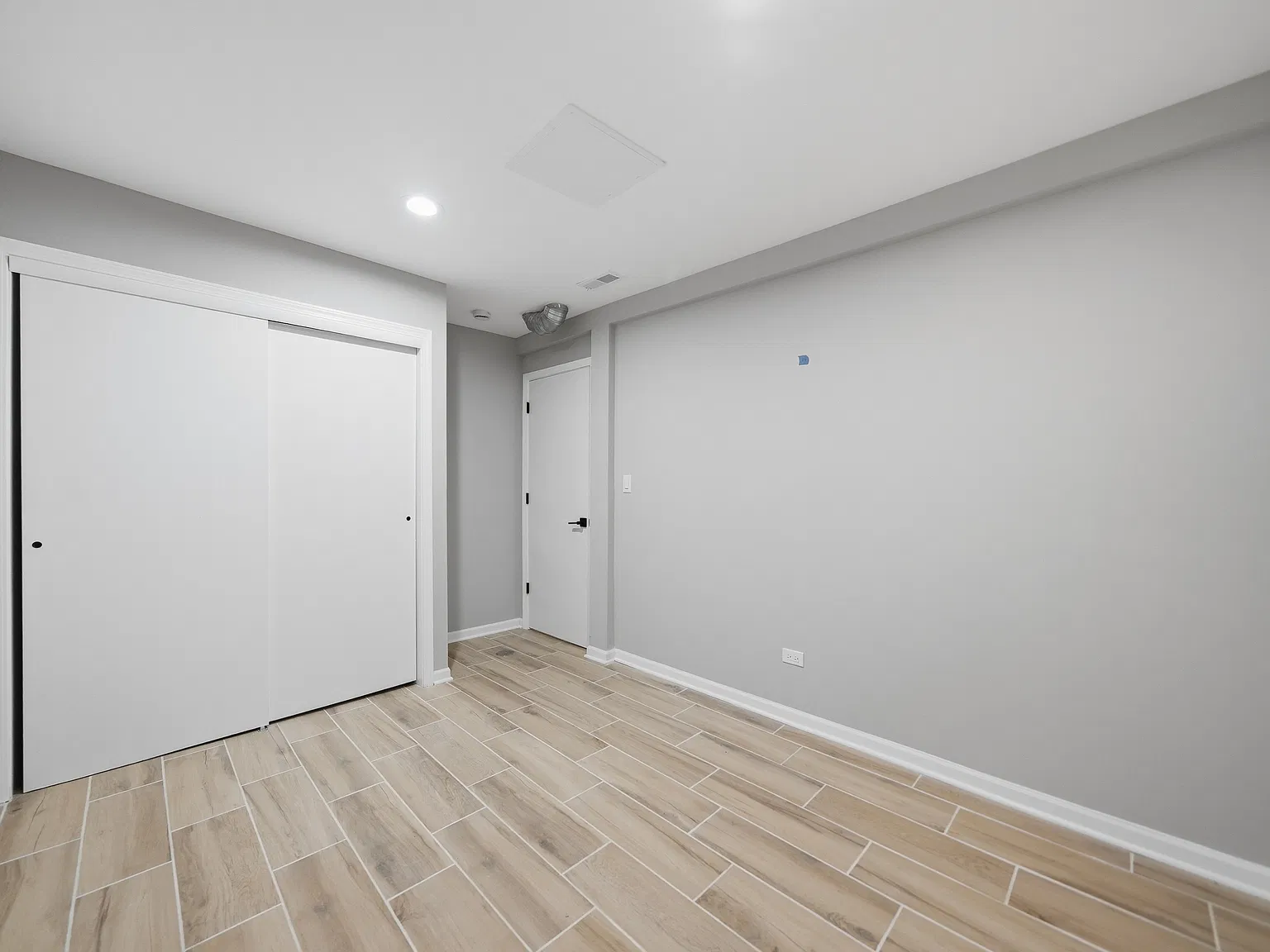 2443 W Arthington St — Photo 3