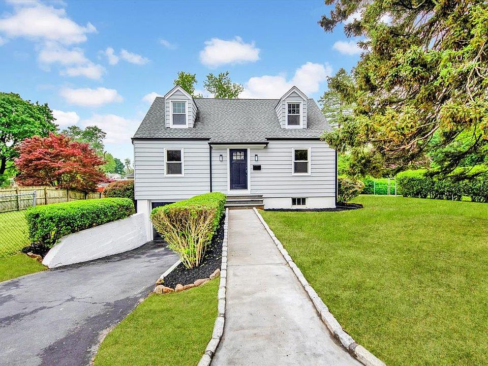 1st image of 250 Bainbridge Avenue