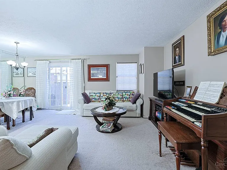 7519 Kingsgate Way — Photo 5