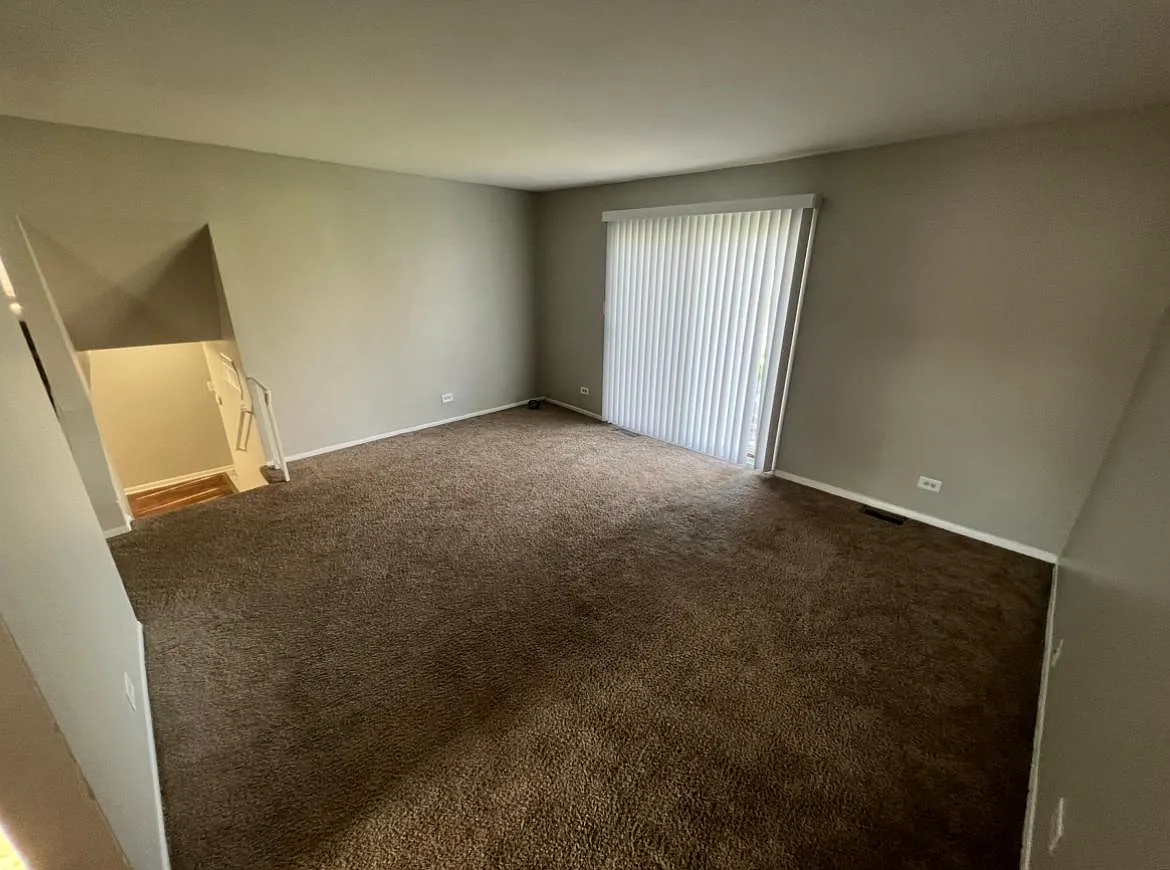 3 bed, 1.5 bath, 2000 sqft, $2,660 — Photo 4