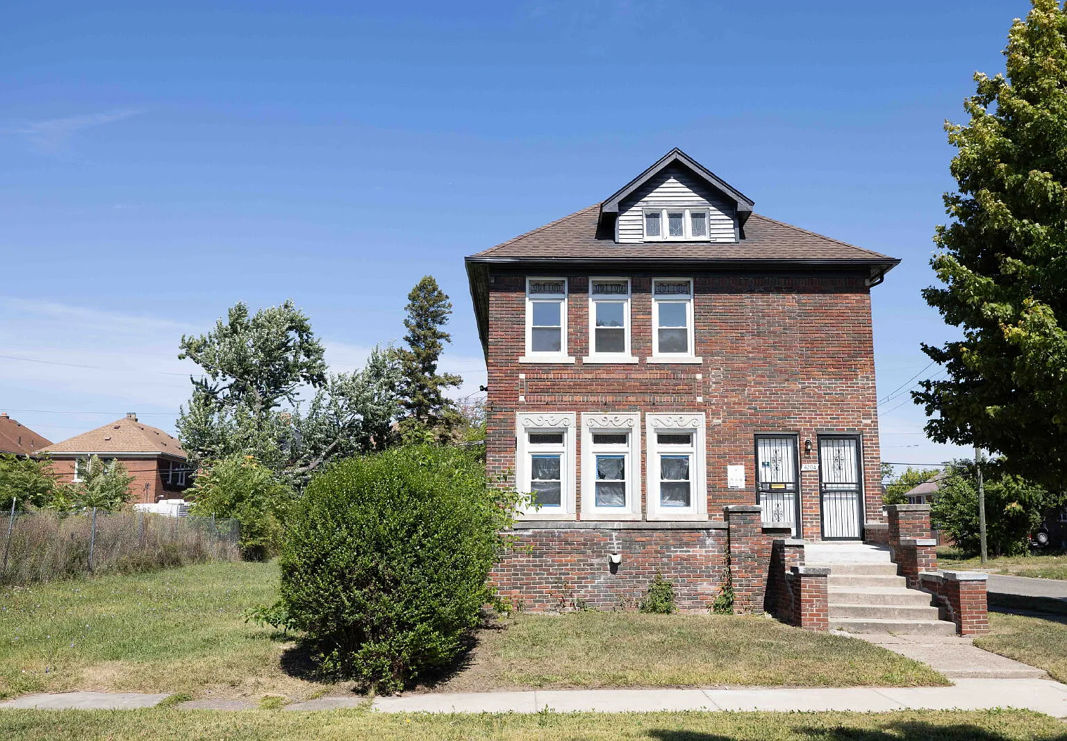 3 bed, 1.0 bath, $1,200 — Photo 1