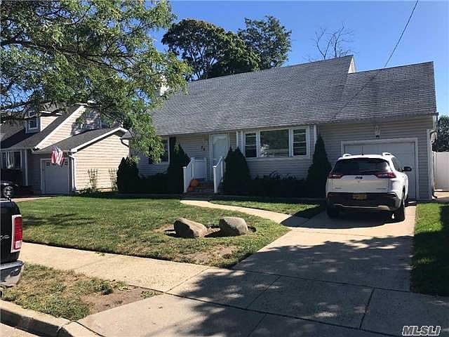 1st image of 56 Arlyn Dr E