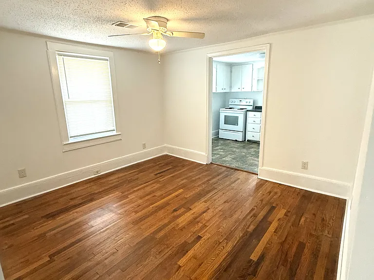 1309 Cambill St — Photo 4