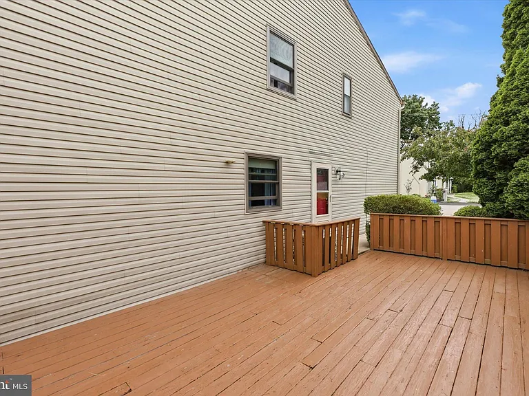 704 Keely St — Photo 10