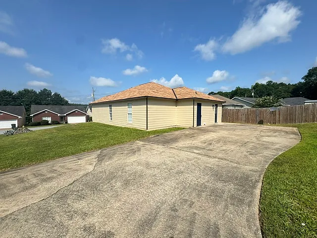 2208 Summerwind Dr — Photo 3