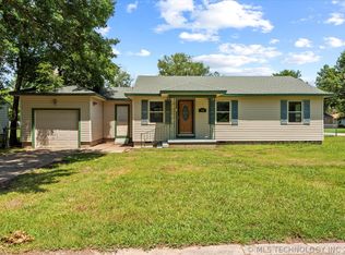504 W Ironman Ave, Nowata, OK 74048