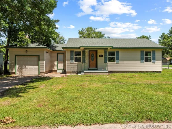 504 W Ironman Ave, Nowata, OK 74048