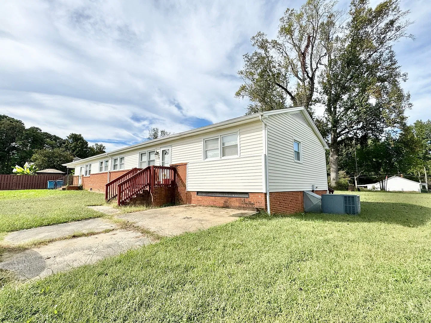 3 Bedroom Duplex off Alamance Church Road — Photo 1