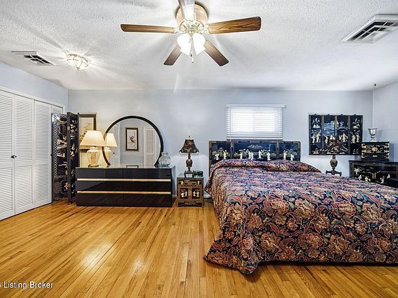 3rd image of 4820 Redstart Rd