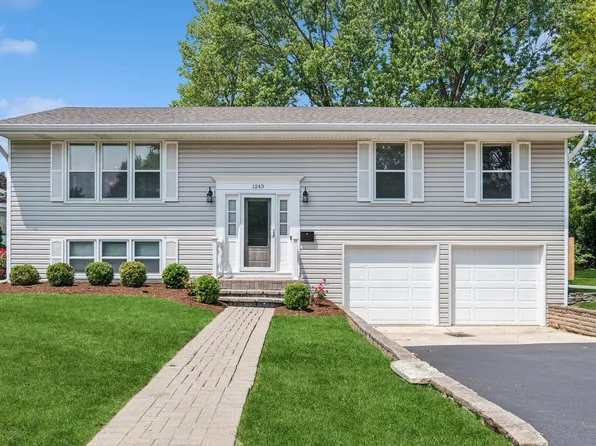 1243 S 10th St, St Charles, IL 60174