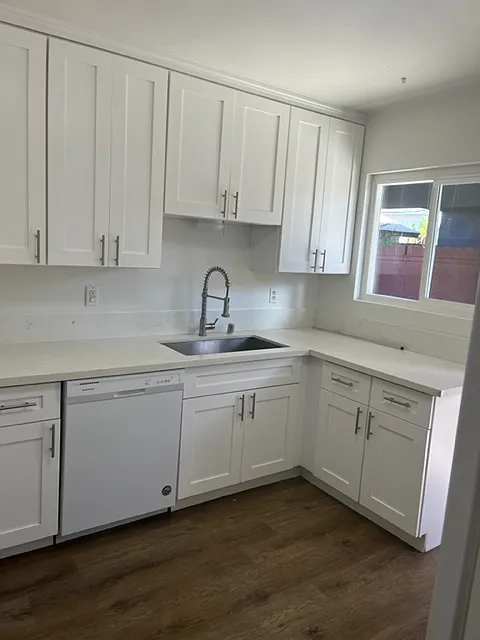 563 Emory St — Photo 3