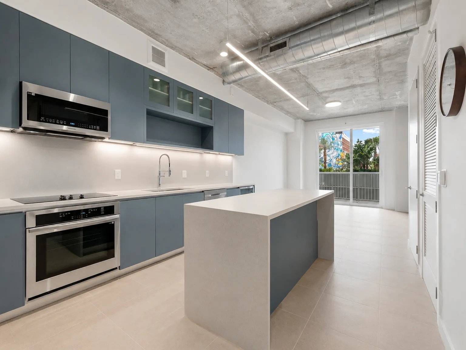 1 bed, 634 sqft, $2,740 — Photo 2